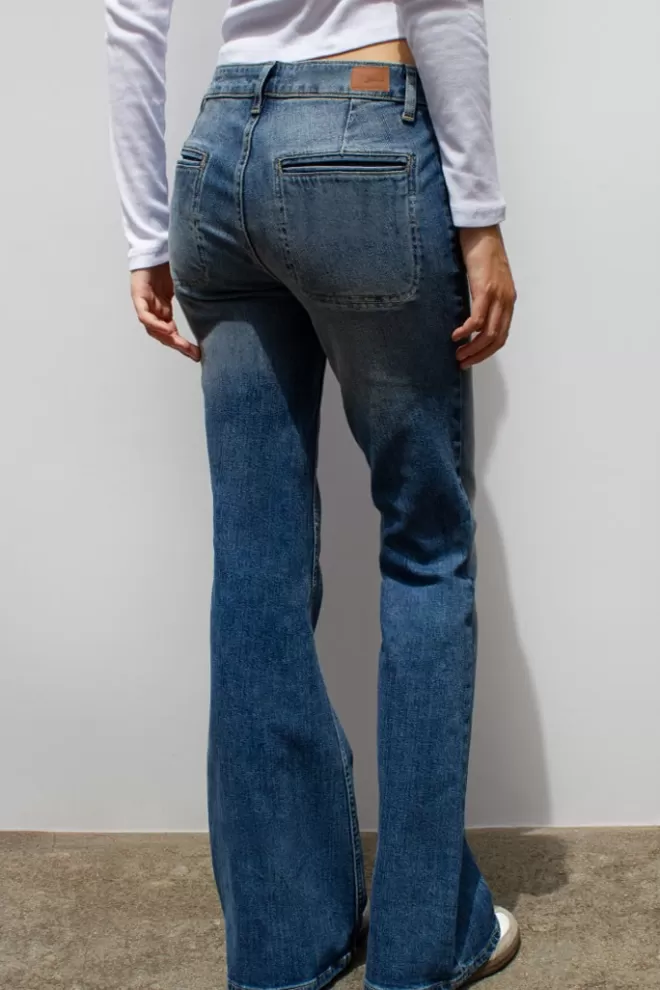 jean_flare_con_poches_frontales__collection___subdued_2.webp Denim*Subdued Jean flare con poches frontales | Collection 2023 |