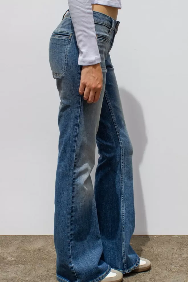 jean_flare_con_poches_frontales__collection___subdued_3.webp Denim*Subdued Jean flare con poches frontales | Collection 2023 |