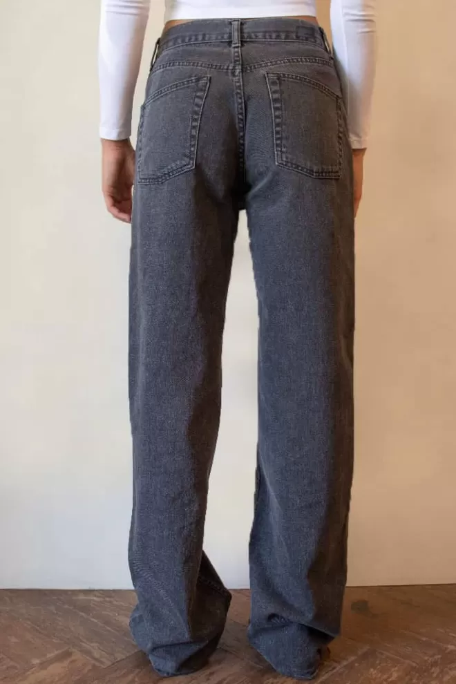 jean_mom__collection___subdued_2.webp Denim*Subdued Jean Mom | Collection 2023 |