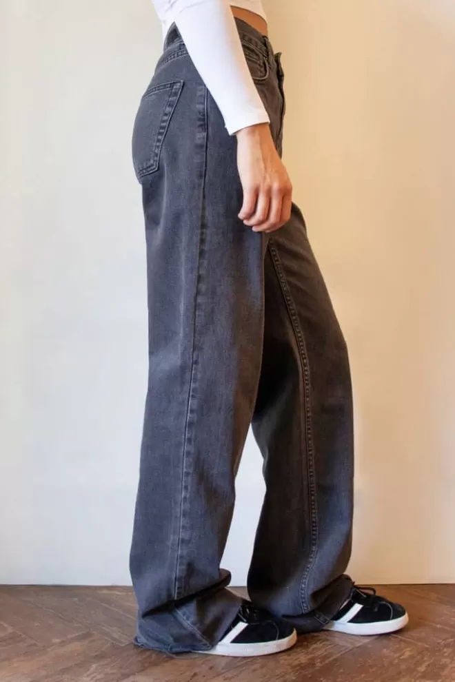 jean_mom__collection___subdued_3.webp Denim*Subdued Jean Mom | Collection 2023 |