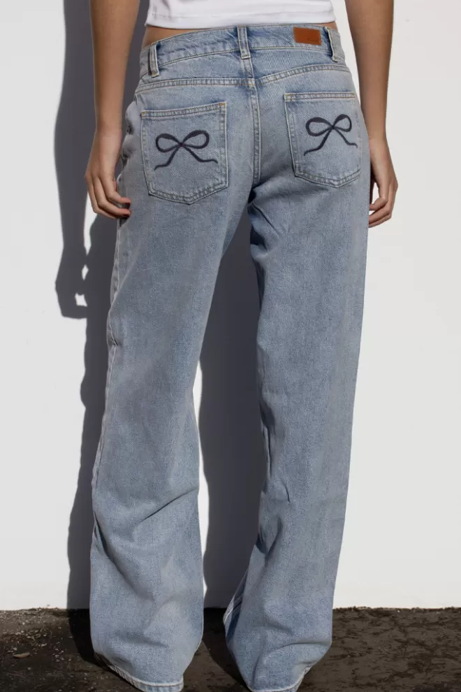 jeans_taille_basse_avec_nuds__collection___subdued_2.webp Graphics | Denim*Subdued Jeans taille basse avec Nœuds | Collection 2023 |