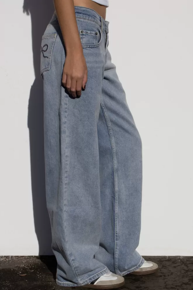 jeans_taille_basse_avec_nuds__collection___subdued_3.webp Graphics | Denim*Subdued Jeans taille basse avec Nœuds | Collection 2023 |