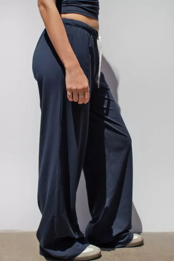 pantalon_jogging_jambe_large__collection___subdued_3-1.webp Pantalons*Subdued Pantalon jogging jambe large | Collection 2023 |