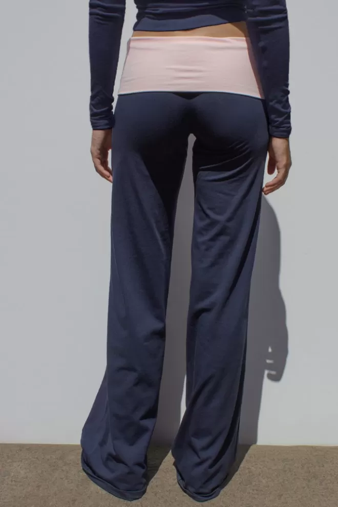 wideleg_pants_with_cuffs__collection___subdued_2.webp Pantalons*Subdued Wide-leg pants with cuffs | Collection 2023 |