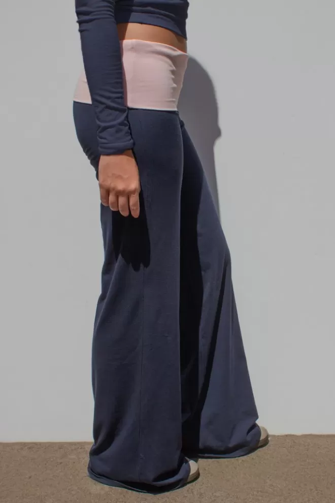 wideleg_pants_with_cuffs__collection___subdued_3.webp Pantalons*Subdued Wide-leg pants with cuffs | Collection 2023 |